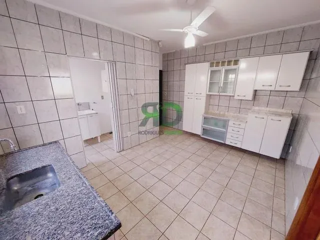 Imagem 2: Casa para Venda Possui 86 Metros Quadrados com 2 Quartos em Altos do Paraíso - Botucatu