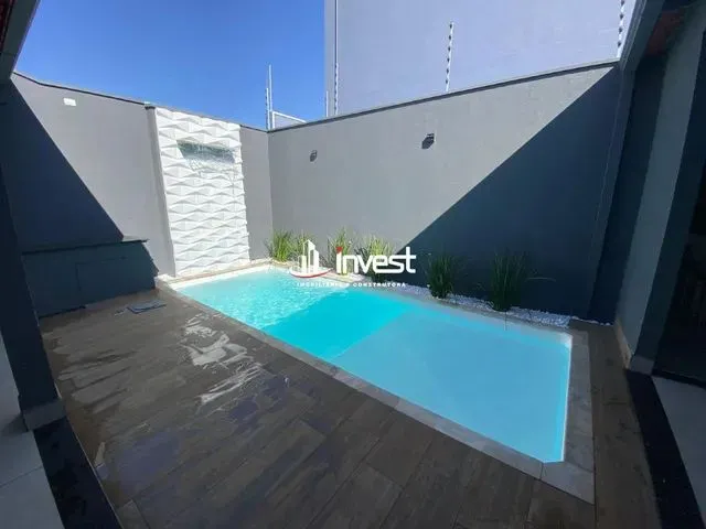 Imagem: Casa À Venda, 2 Quartos, 2 Suítes, 3 Vagas