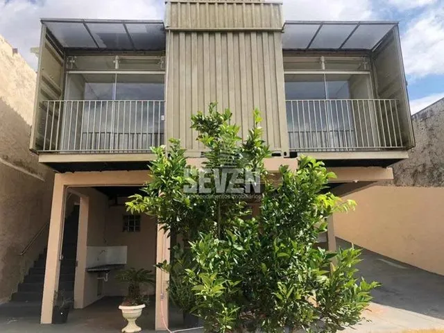 Imagem: A casa possui 3 Dormitórios, 2 Banheiros, 300m² de Área,