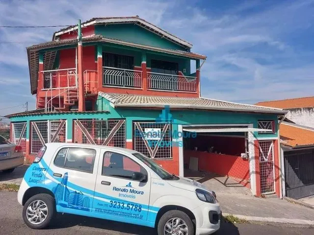 Imagem: A casa possui 3 Dormitórios, 4 Banheiros, 1 Vaga na