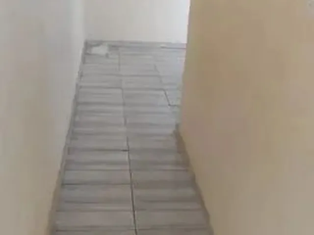 Imagem: Casa de Meio Terreno