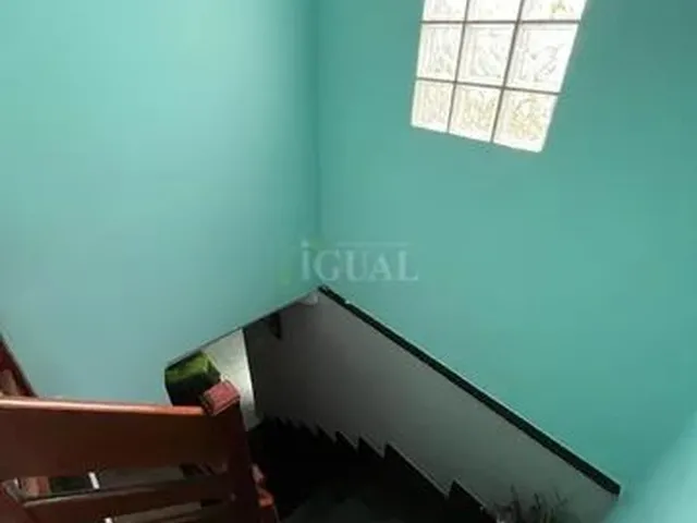 Imagem: A casa possui 3 Dormitórios, 3 Suítes, 4 Banheiros, 4