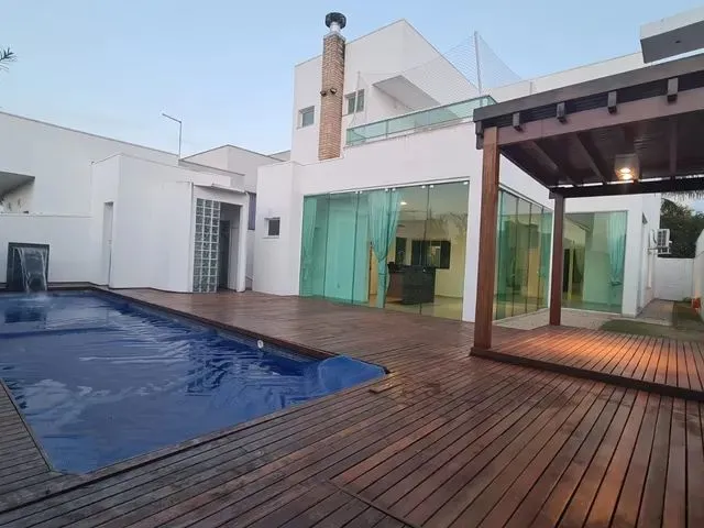 Imagem: Casa (Em Condomínio), com 4 Quartos e 4