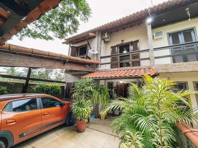 Imagem: Casa Duplex em Condomínio em Ótima Localização