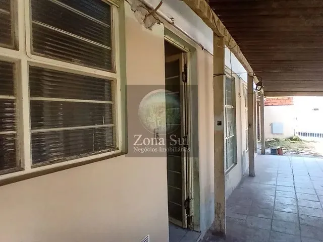 Imagem: A casa possui 2 Dormitórios, 2 Banheiros, 2 Vagas na