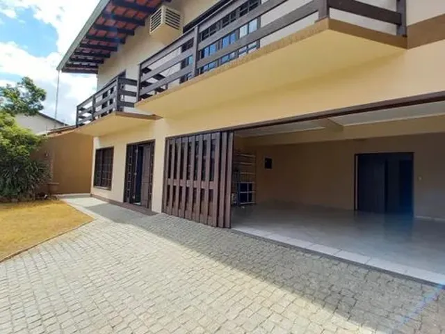 Imagem: Casa Ampla no Floresta, 05 Quartos Sendo