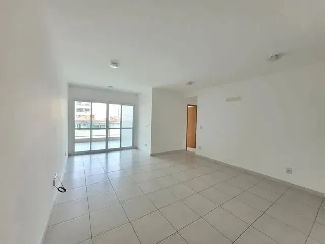 Imagem 5: Excelente Apartamento com 3 Quartos nos Cavaleiros. 1 Suíte. Sala Ampla