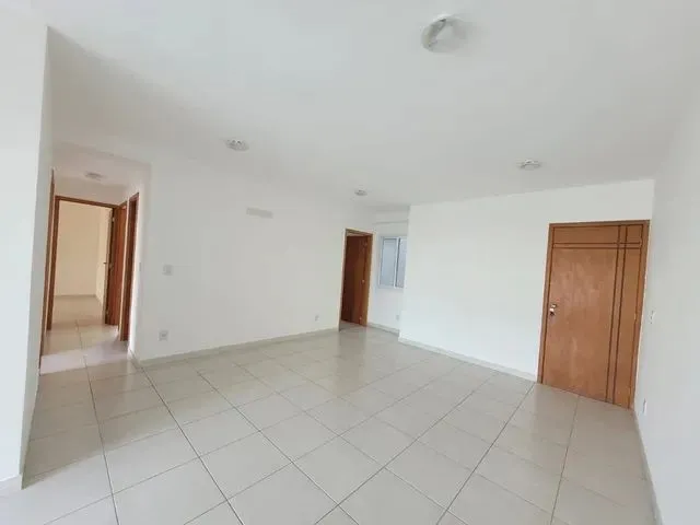 Imagem 7: Excelente Apartamento com 3 Quartos nos Cavaleiros. 1 Suíte. Sala Ampla