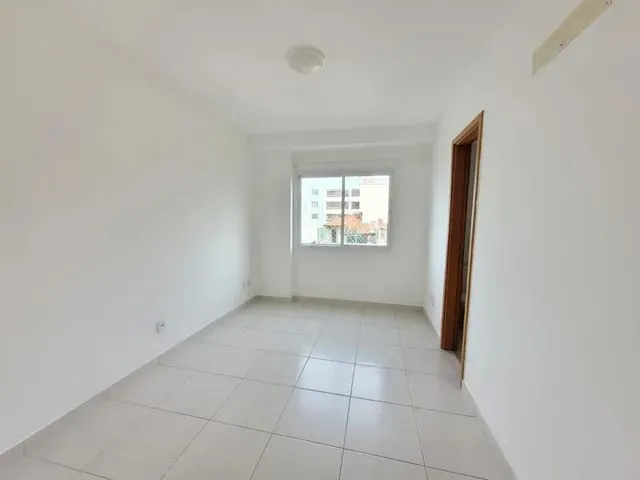 Imagem 14: Excelente Apartamento com 3 Quartos nos Cavaleiros. 1 Suíte. Sala Ampla