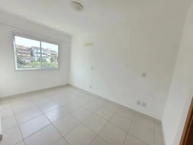Imagem 8: Excelente Apartamento com 3 Quartos nos Cavaleiros. 1 Suíte. Sala Ampla