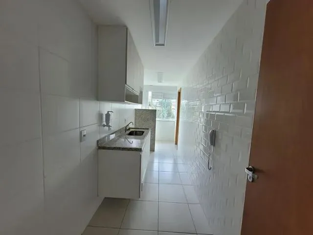 Imagem 10: Excelente Apartamento com 3 Quartos nos Cavaleiros. 1 Suíte. Sala Ampla