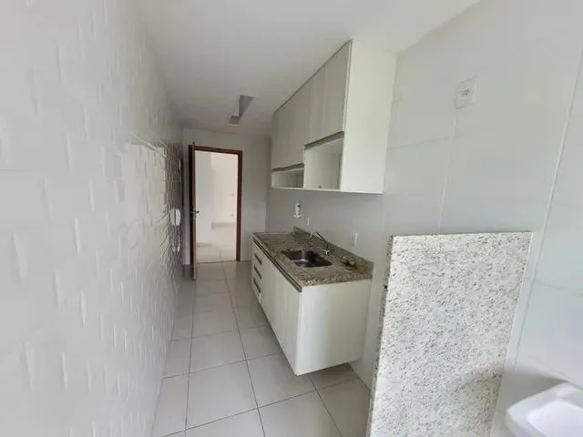 Imagem 2: Excelente Apartamento com 3 Quartos nos Cavaleiros. 1 Suíte. Sala Ampla