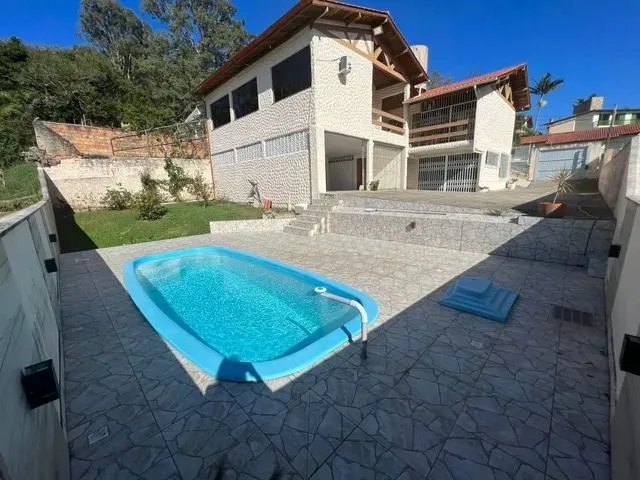 Imagem: Casa de 3 Dormitórios no Centro de Florianópolis