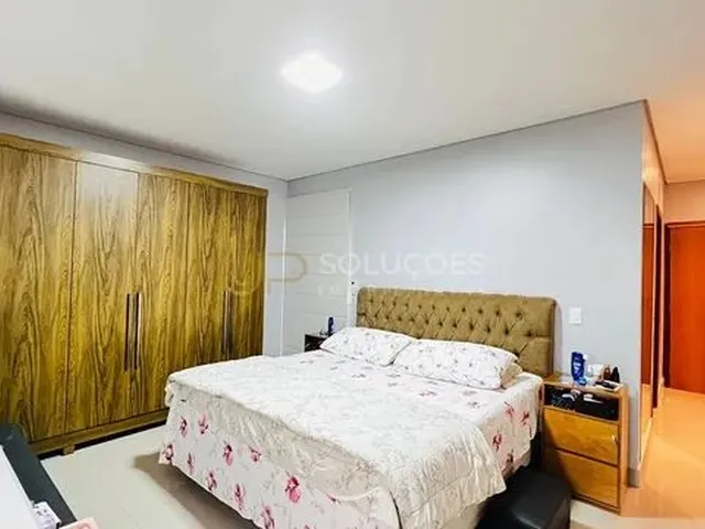 Imagem 2: Casa 4 Quartos (3 Suítes) + Área Gourmet + Jardim de Inverno