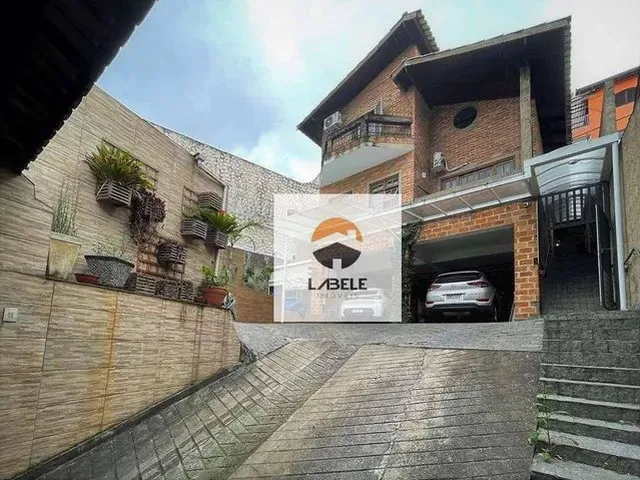 Imagem: A casa em condomínio possui 3 Dormitórios, 3 Suítes, 5