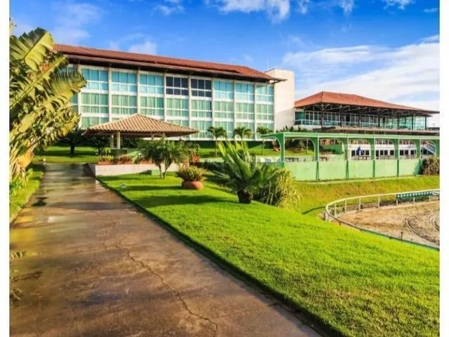Imagem: O studio possui 3 Dormitórios, 2 Suítes, 1 Banheiro, 1