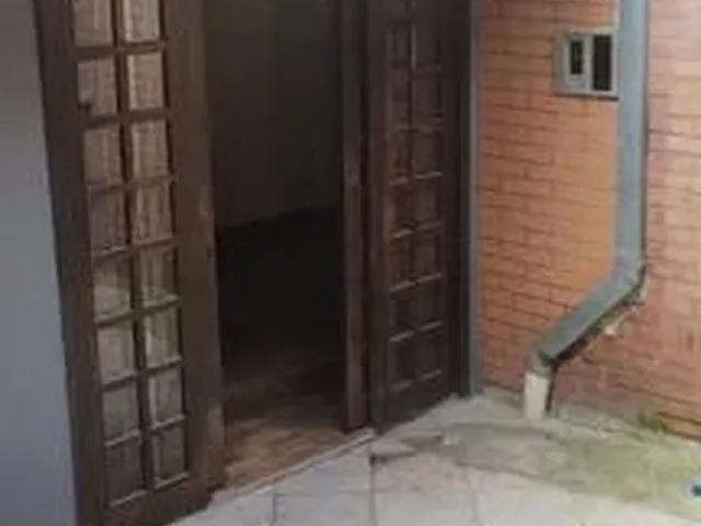 Imagem 3: Sobrado para Aluguel Tem 150 Metros Quadrados com 3 Quartos em Abranches - Curitiba - Pr