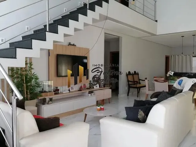 Imagem: A casa em condomínio possui 4 Dormitórios, 4 Suítes, 5