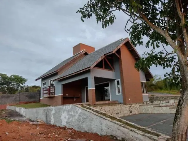 Imagem: A casa em condomínio possui 3 Dormitórios, 3 Suítes, 4