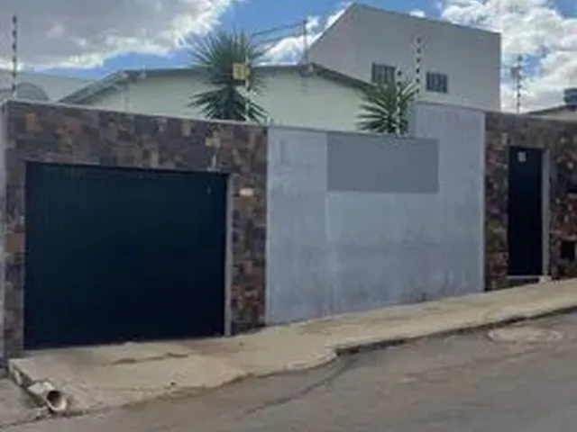 Imagem: Casa com 03 Quartos, Lote 200 Metros, Bairro