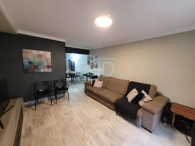 Imagem: A casa possui 5 Dormitórios, 2 Suítes, 5 Banheiros, 4