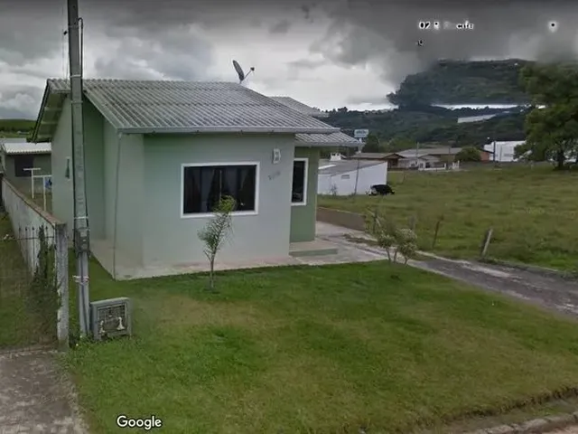 Imagem: A casa possui 2 Dormitórios, 1 Banheiro, 4 Vagas na