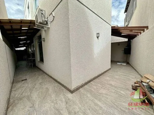 Imagem: Área Privativa Imensa com 2 Quartosos À