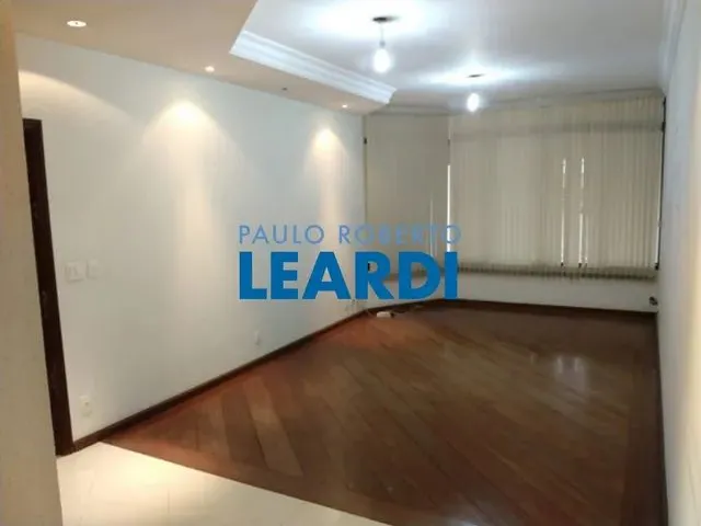 Imagem: A casa possui 3 Dormitórios, 3 Suítes, 3 Banheiros, 4