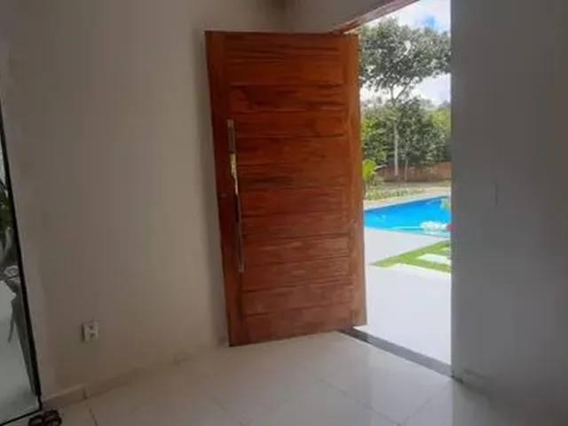 Imagem: A casa possui 4 Dormitórios, 1 Suíte, 2 Banheiros e está