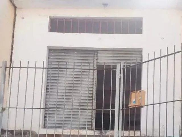 Imagem: A casa possui 2 Dormitórios, 1 Banheiro, 1 Vaga na