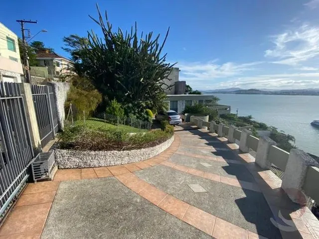 Imagem 1: Casa para Venda com 344 Metros Quadrados com 3 Quartos em José Mendes - Florianópolis