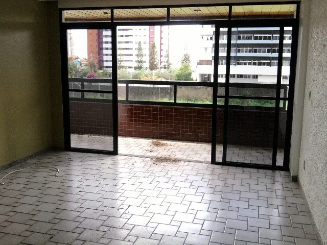 Imagem: Vendo Apto Amplo com 03 Quartos e Varanda
