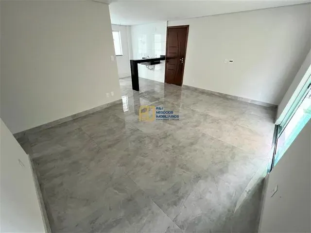 Imagem 12: Área Privativa À Venda - 3 Quartos Sendo 1 Suíte com Varanda - Sala com Varanda - 2