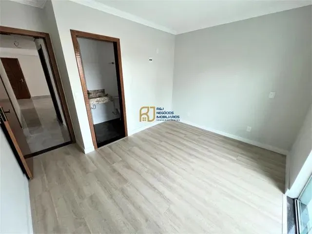 Imagem 5: Área Privativa À Venda - 3 Quartos Sendo 1 Suíte com Varanda - Sala com Varanda - 2