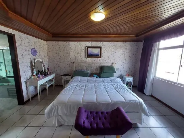 Imagem 3: Sobrado com 3 Dormitórios À Venda com 589.73M² por R$ 1.090.000,00 no Bairro Centro