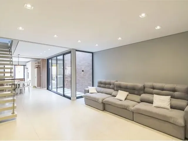 Imagem: A casa possui 3 Dormitórios, 3 Suítes, 5 Banheiros, 4