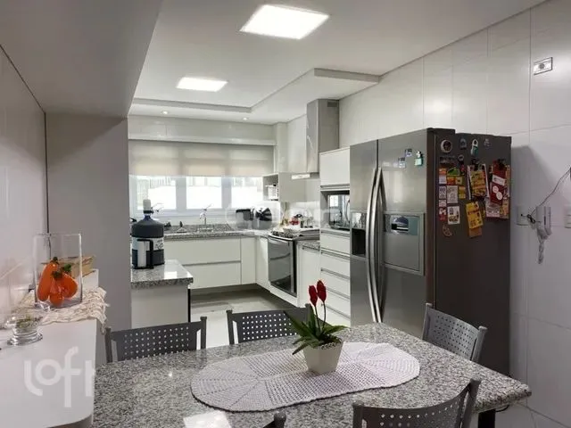 Imagem: O apartamento possui 3 Dormitórios, 3 Suítes, 1 Banheiro,