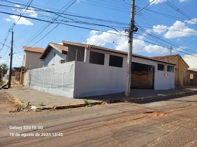 Imagem: Casa com 3 Dormitórios - na Rua do Shopping