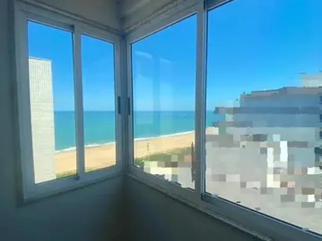 Imagem: O apartamento possui 2 Dormitórios, 1 Suíte, 2 Banheiros,