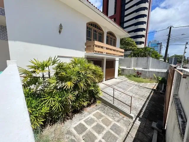 Imagem 1: Casa para Aluguel Tem 415 Metros Quadrados com 3 Quartos em Lagoa Nova - Natal - Rn