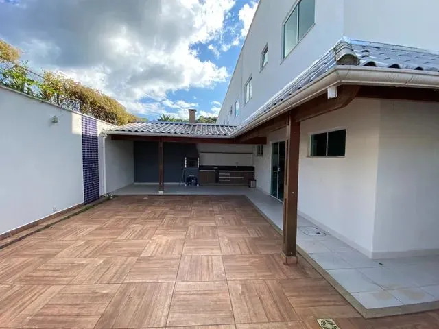 Imagem 5: Cód.: 931 - Casa com 4 Suítes e 5 Vagas de Garagem, À Venda em Condomínio Fechado, No
