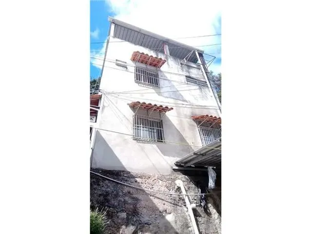Imagem 4: Casa com Três Quartos e Cobertura!!!