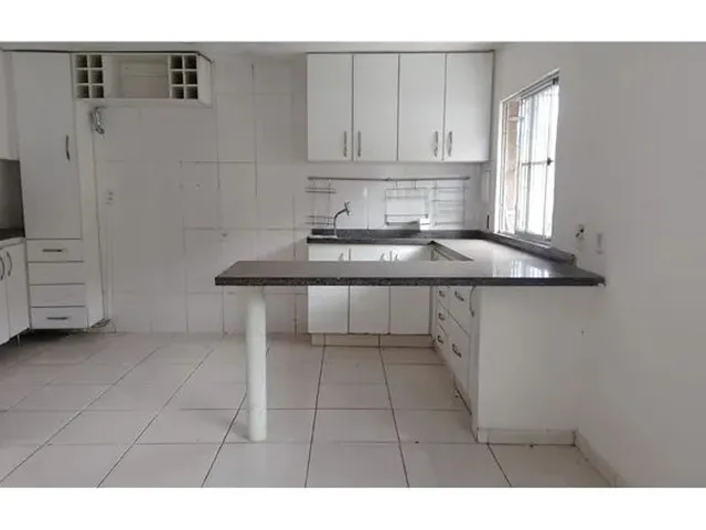Imagem 2: Casa com Três Quartos e Cobertura!!!