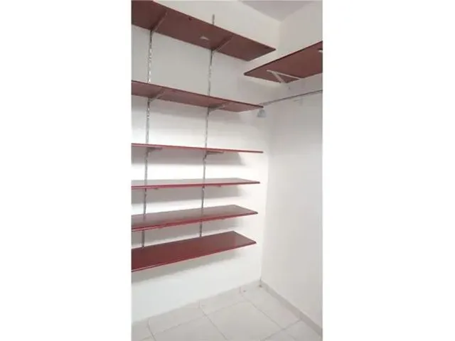 Imagem 6: Casa com Três Quartos e Cobertura!!!