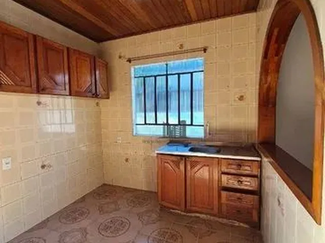Imagem 16: Ótima Casa Semimobiliada com 03 Dormitórios, Suíte, Garagem Fechada para 2 Carros, No