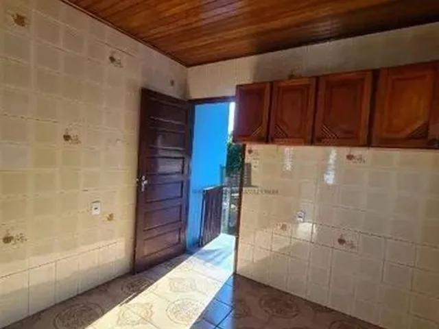 Imagem 11: Ótima Casa Semimobiliada com 03 Dormitórios, Suíte, Garagem Fechada para 2 Carros, No