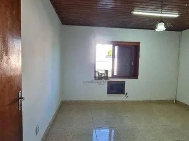 Imagem 2: Ótima Casa Semimobiliada com 03 Dormitórios, Suíte, Garagem Fechada para 2 Carros, No