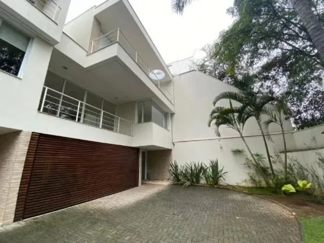 Imagem: A casa em condomínio possui 4 Dormitórios, 4 Suítes, 5