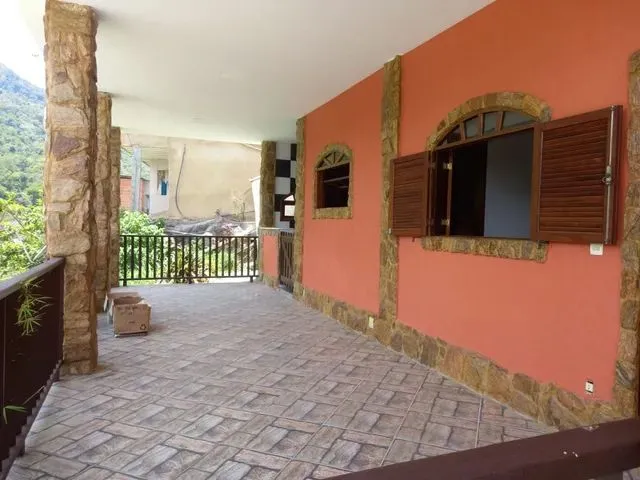 Imagem: A casa possui 2 Dormitórios, 1 Banheiro, 1 Vaga na garagem