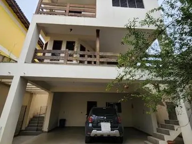 Imagem: A casa possui 4 Dormitórios, 2 Suítes, 5 Banheiros, 5